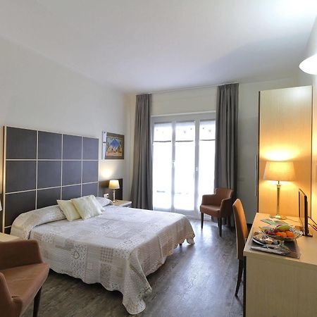 קיאברי Hotel Ferrari מראה חיצוני תמונה