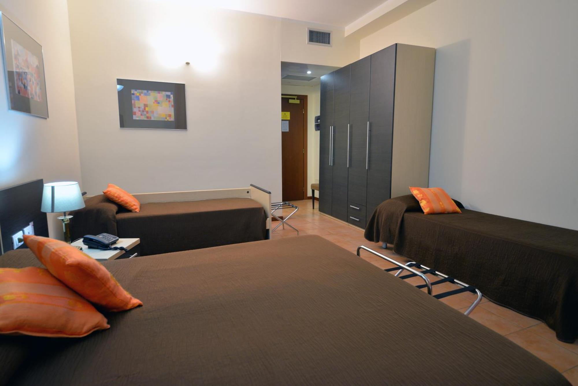 קיאברי Hotel Ferrari מראה חיצוני תמונה