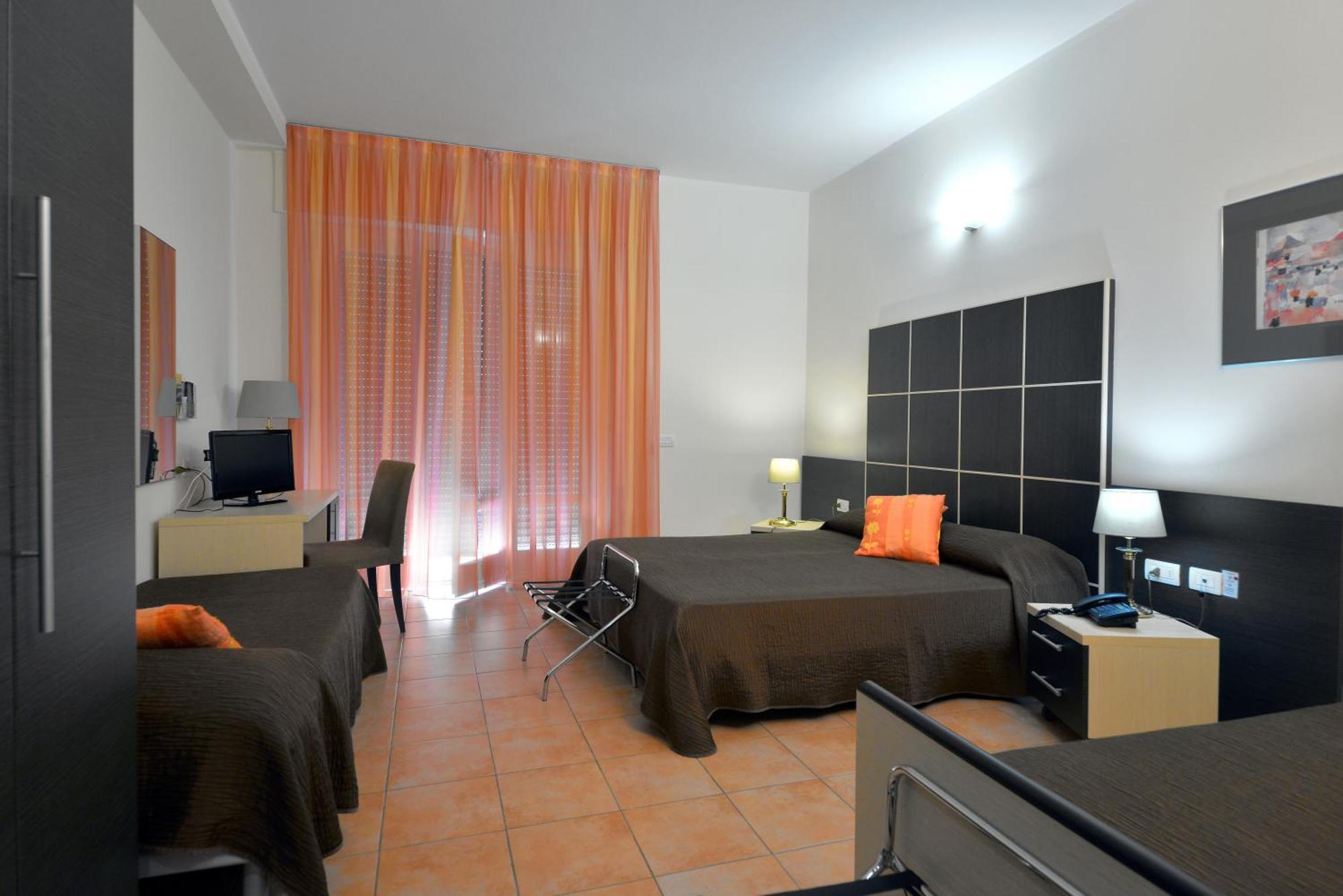 קיאברי Hotel Ferrari מראה חיצוני תמונה