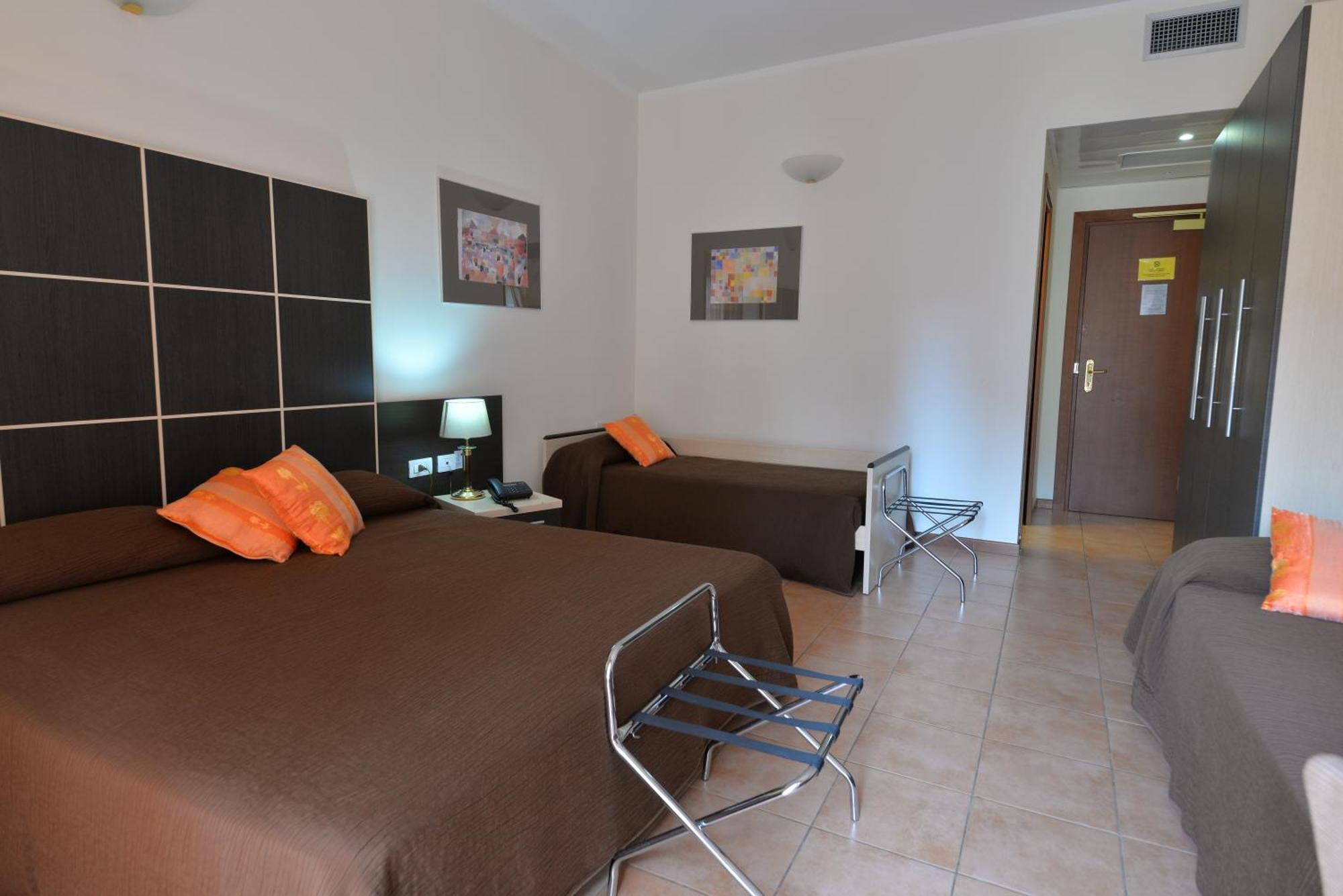 קיאברי Hotel Ferrari מראה חיצוני תמונה