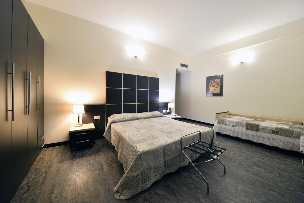 קיאברי Hotel Ferrari מראה חיצוני תמונה