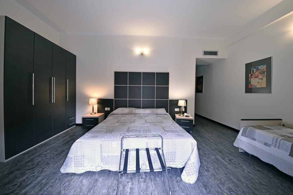 קיאברי Hotel Ferrari מראה חיצוני תמונה