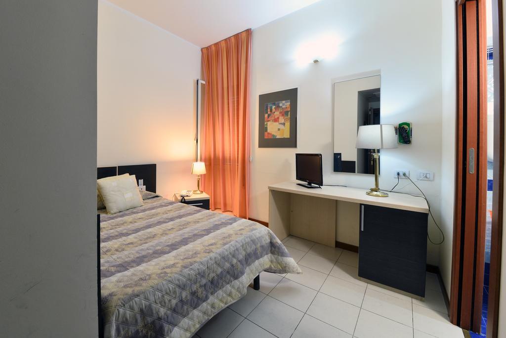 קיאברי Hotel Ferrari מראה חיצוני תמונה