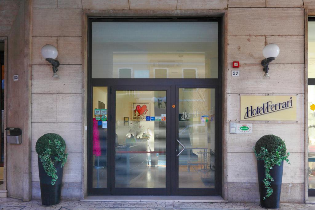 קיאברי Hotel Ferrari מראה חיצוני תמונה