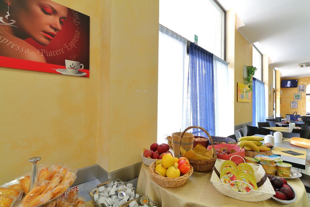 קיאברי Hotel Ferrari מראה חיצוני תמונה