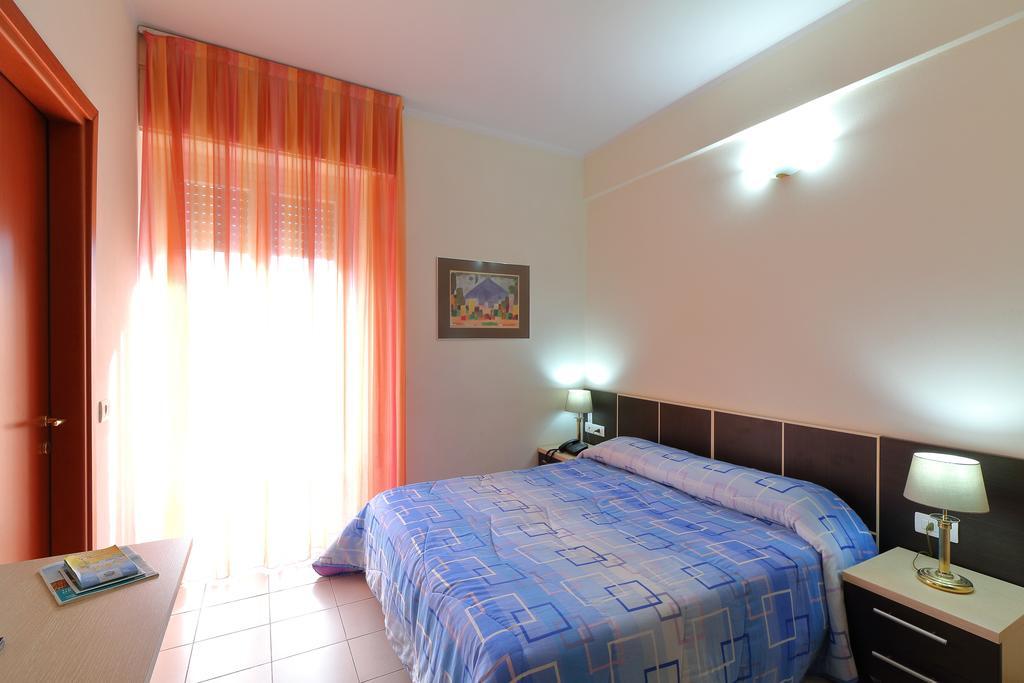 קיאברי Hotel Ferrari מראה חיצוני תמונה