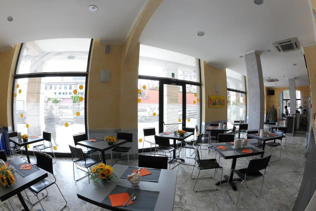 קיאברי Hotel Ferrari מראה חיצוני תמונה