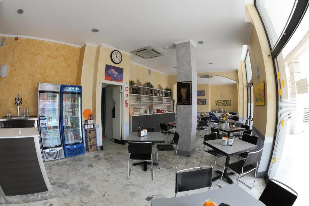 קיאברי Hotel Ferrari מראה חיצוני תמונה