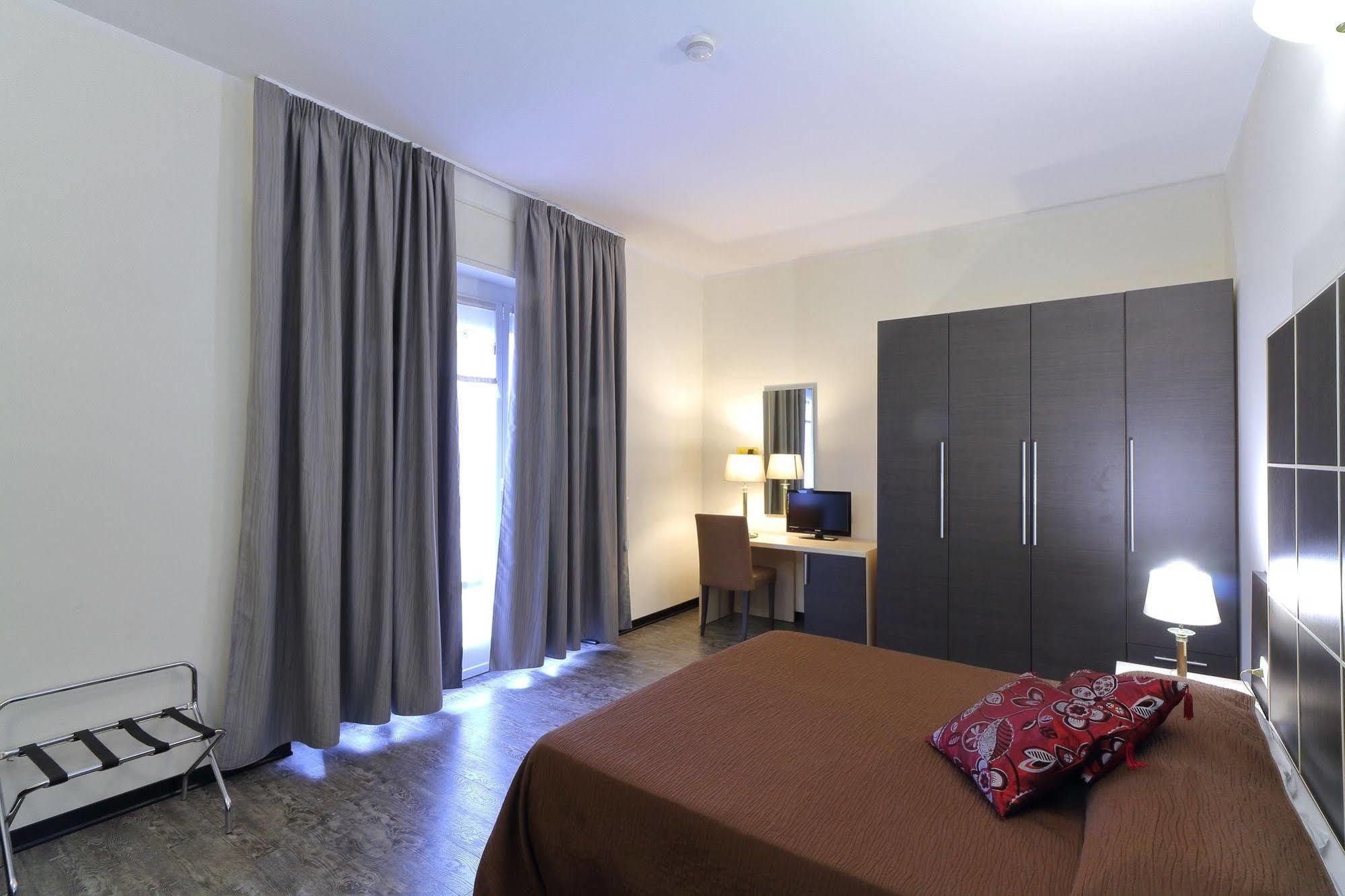 קיאברי Hotel Ferrari מראה חיצוני תמונה