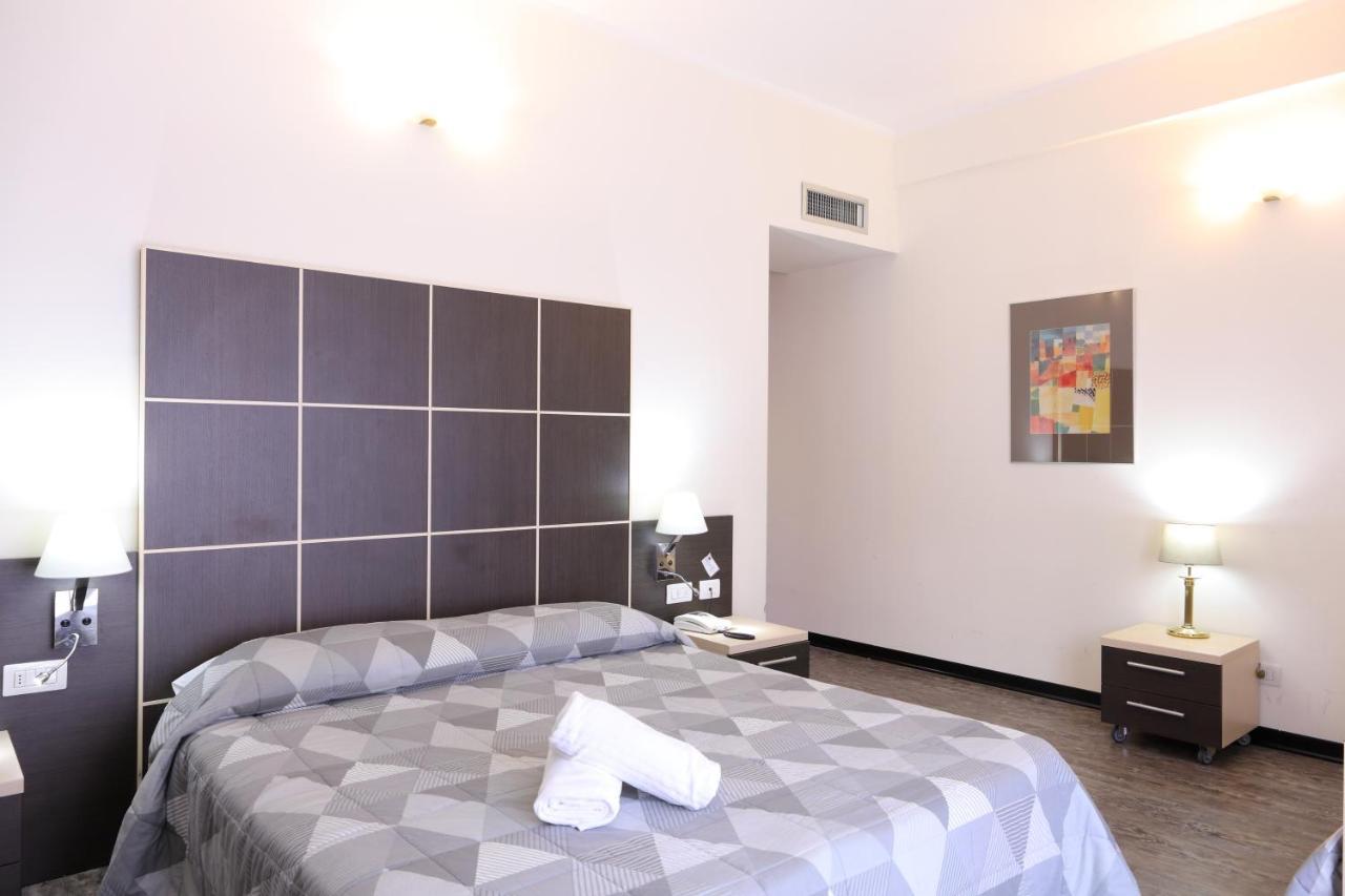 קיאברי Hotel Ferrari מראה חיצוני תמונה