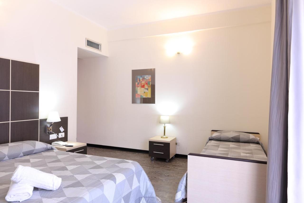 קיאברי Hotel Ferrari מראה חיצוני תמונה