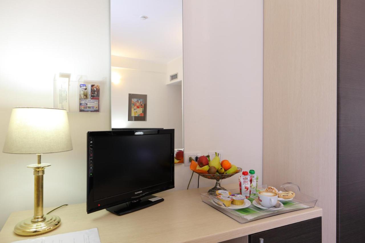 קיאברי Hotel Ferrari מראה חיצוני תמונה