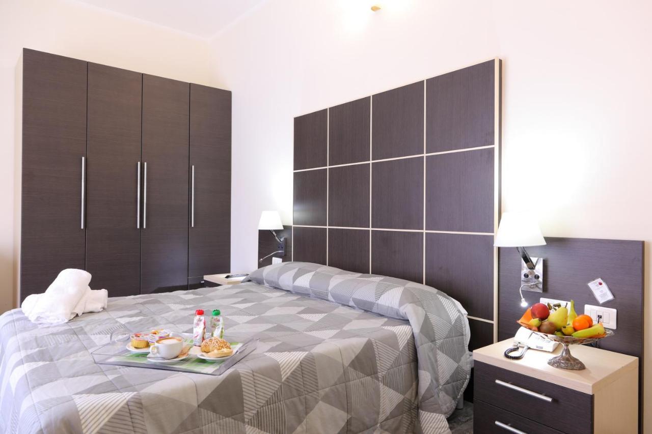 קיאברי Hotel Ferrari מראה חיצוני תמונה
