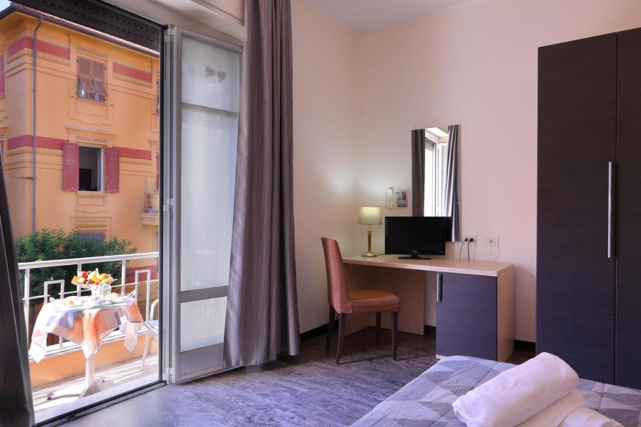 קיאברי Hotel Ferrari מראה חיצוני תמונה