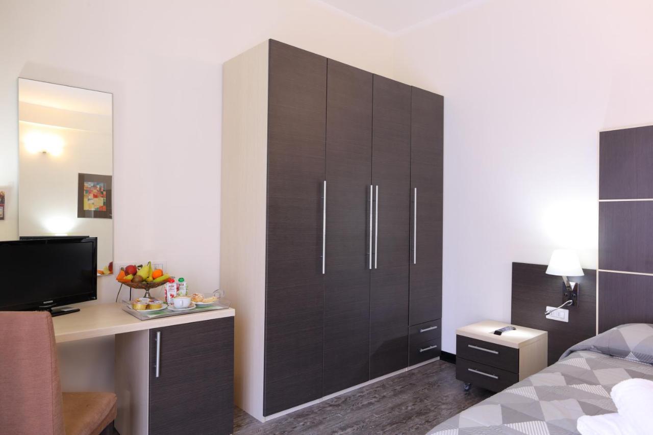 קיאברי Hotel Ferrari מראה חיצוני תמונה